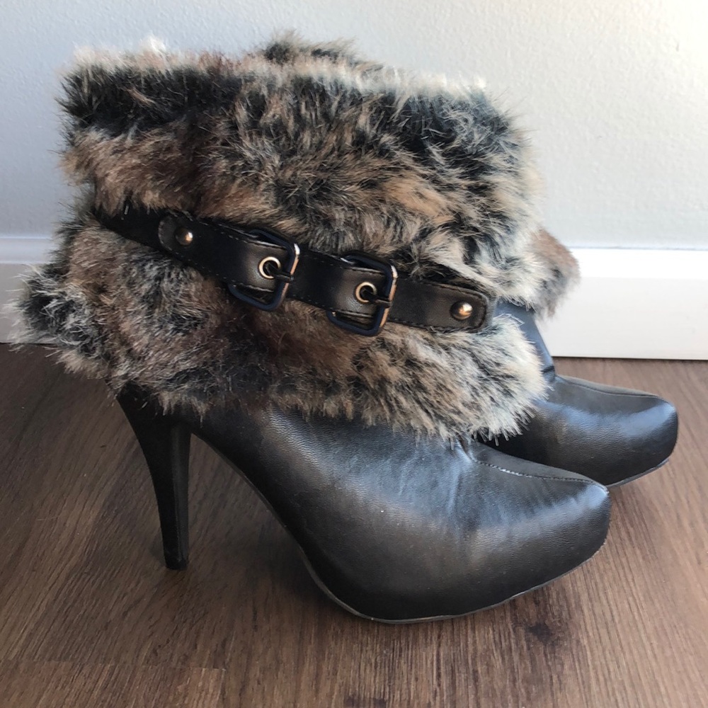 Baker High-Heeled Booties w/Faux Fur (Sz 8)